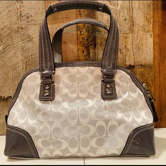 Coach purse light grey/silver like new condition - Picture 3 of 8
